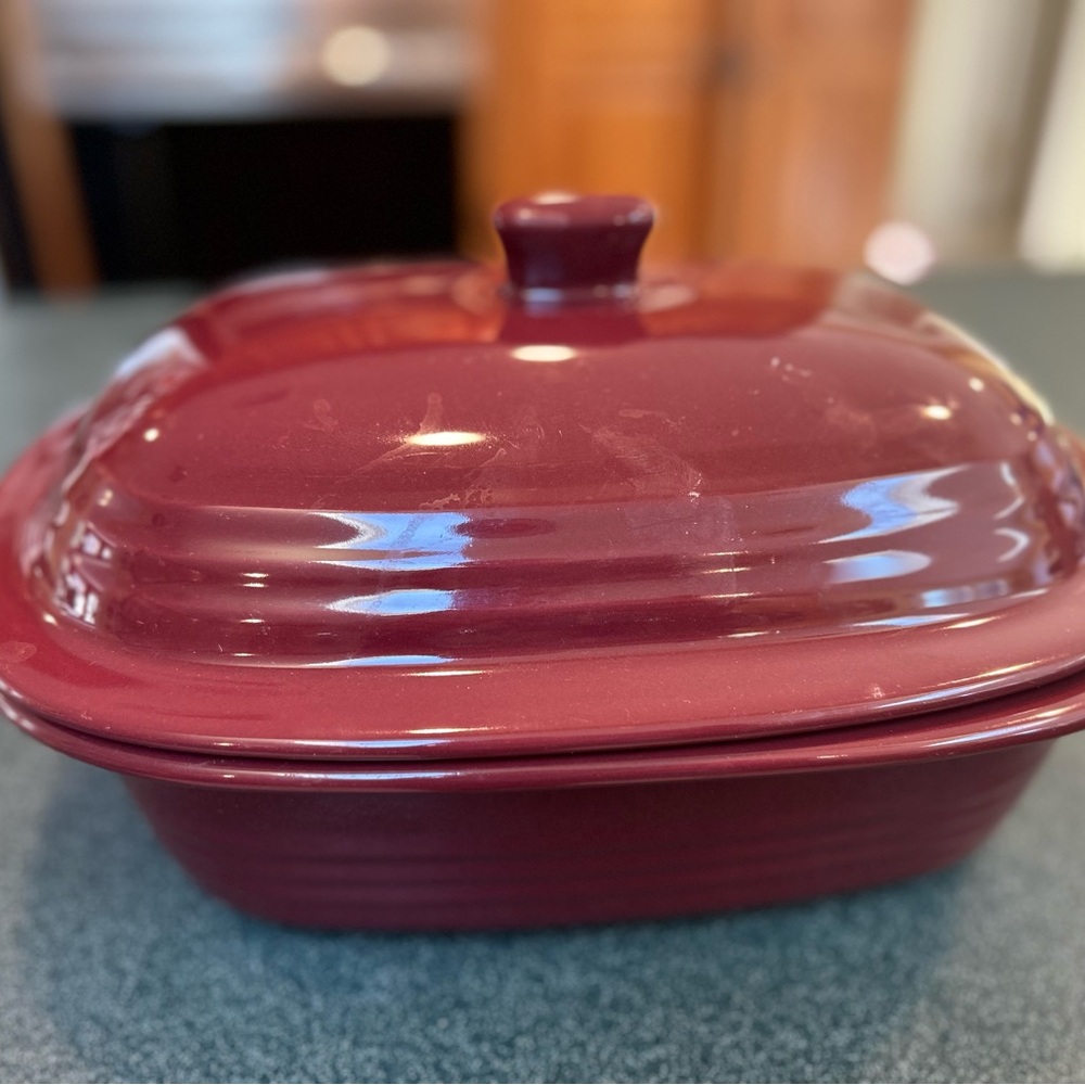 The Pampered Chef Deep Burgundy Covered Baker